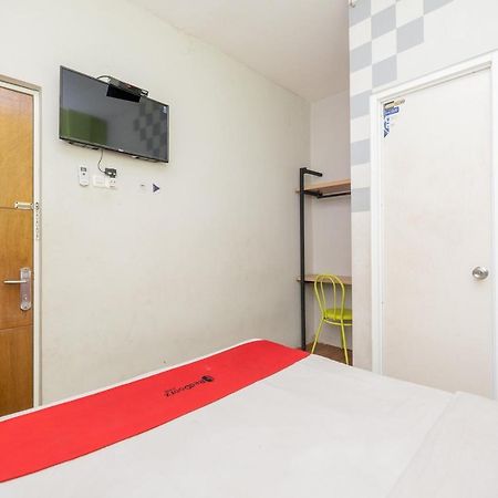 Hotel Reddoorz @ Darmo Surabaya Exterior foto